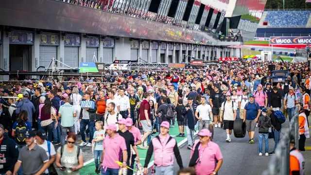 Die Fans haben ihren Spaß. | Foto: Red Bull Content Pool