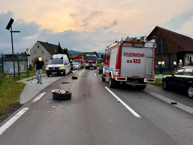 Der Aufprall war heftig, eine Person wurde unbestimmten Grades verletzt. | Foto: FF Köppling