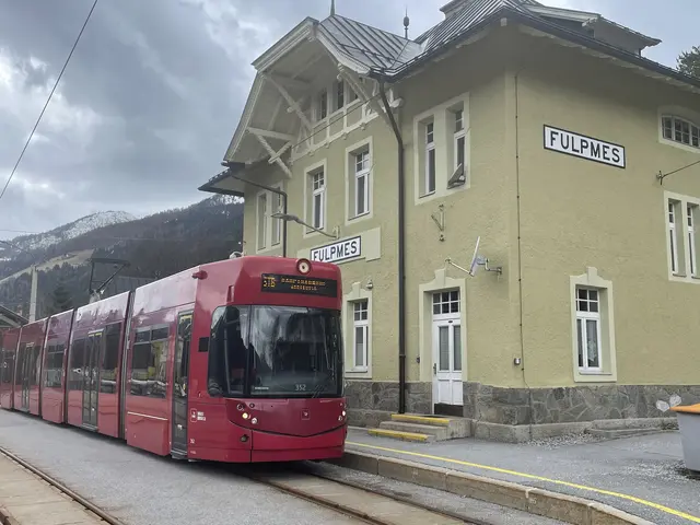 Die L 56 Fulpmerstraße ist im Bahnhofsbereich jetzt wieder einspurig befahrbar. | Foto: Kainz