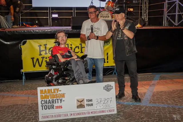 Hauptsponsor Toni Aichenauer mit Dieter Baier und Harry Prünster. | Foto: HDCT