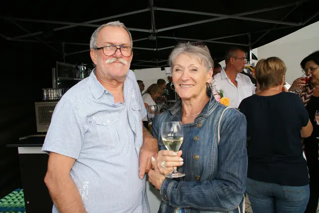 Josef Hirtenfelder und Ingrid Leiner genossen den lauen Herbstabend. | Foto: Anna Maria Kaufmann