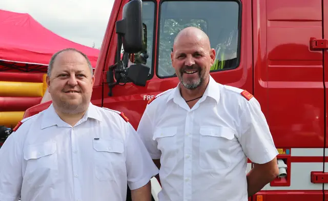 Applaus für HBI Wolfgang Hödl und OBI Christian Steger mit ihrem Team von der FF Wagnitz. Die Florianis organisierten mit dem Tag der offenen Rüsthaustore ein gemütliches Fest mit Spiel und Spaß für Kinder und Jugendliche sowie viel Wissenswertem für Erwachsene.  | Foto: Edith Ertl