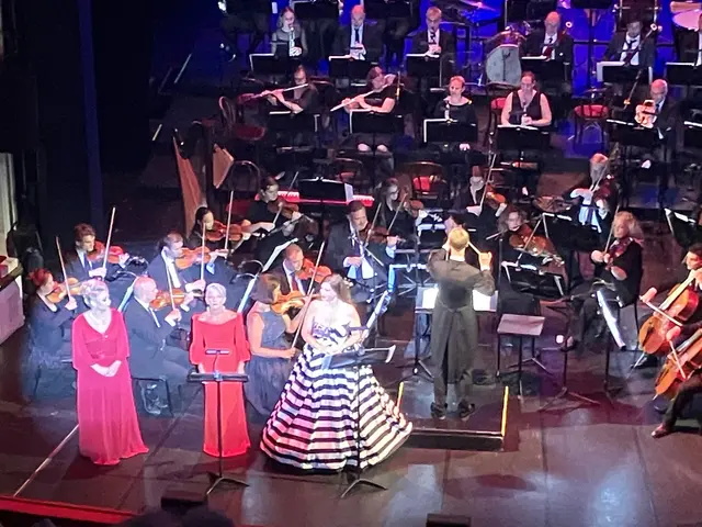 Daniela Fally, Cornelia Horak und Natalia Ushakova mit dem Orchester der Bühne Baden | Foto: Stockmann
