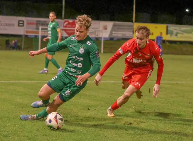 Micheldorf mit Michael Kaltenbrunner (li.) verliert daheim gegen Gschwandt mit 1:2. und rutscht damit immer tiefer in die Krise. | Foto: Dietmaier