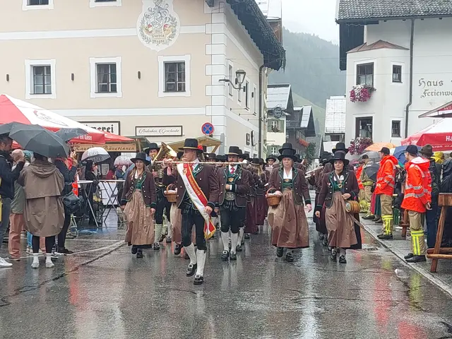 Die Trachtenmusikkapelle Rauris eröffnete den Festzug | Foto: Regina Langreiter