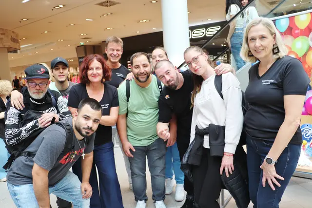 Brani Zunami mit seiner Tanzgruppe von Jugend am Werk sowie dem Team Soziale Projekte Steiermark. | Foto: Edith Ertl