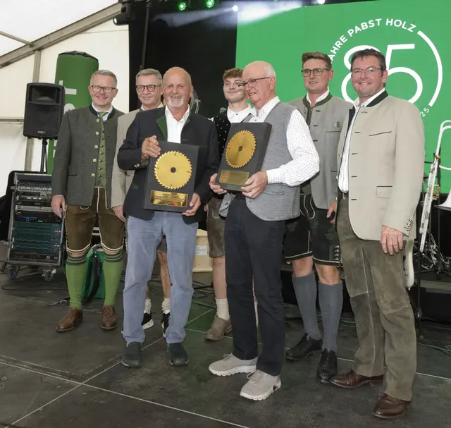 Das Goldene Sägeblatt wurde vergeben. | Foto: MeinBezirk/Walter Schindler