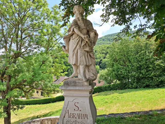 Die Stationskapellen entstanden nach den Plänen des Architekten Franz Anton Pilgram, 36 Sandsteinfiguren stammen von Josef Schnitzer. ...
 | Foto: © Silvia Plischek