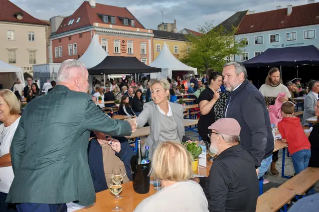 Bürgermeister Klaus Schneeberger begrüßte die Besucher bei der Abendveranstaltung. | Foto: Sascha Trimmel