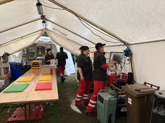 Über eine mobile Küche wurden alle Teilnehmer und Helfer versorgt. | Foto: MeinBezirk/Günther Reichel