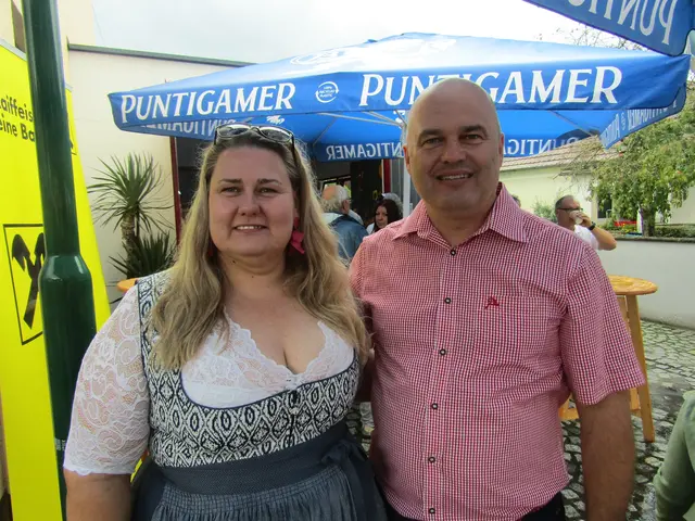 Organisatorin Sabine Trinkl und Bürgermeister Mario Trinkl. | Foto: Peter Sattler