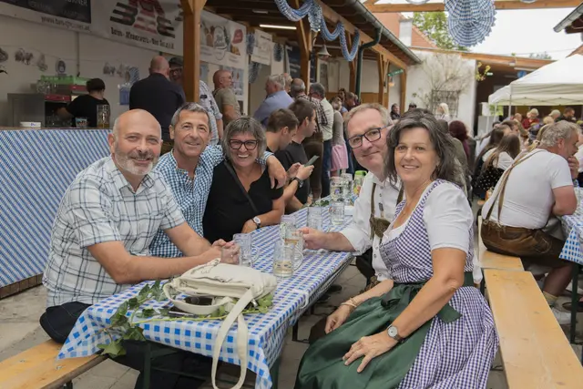 Bier, Brezn und Livemusik sorgten für die perfekte Oktoberfeststimmung. | Foto: Sophia Braun