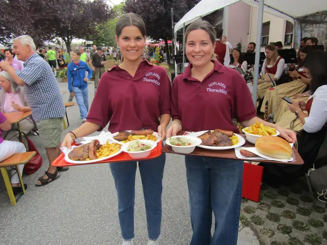 Da muss einem das Wasser im Mund zusammenrinnen, wenn der Braten so delikat serviert wird.  | Foto: Peter Sattler