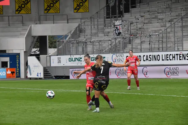 Katja Dorn im Zweikampf mit Vierfachtorschützin Brigitta Pulins. | Foto: Michael Strini