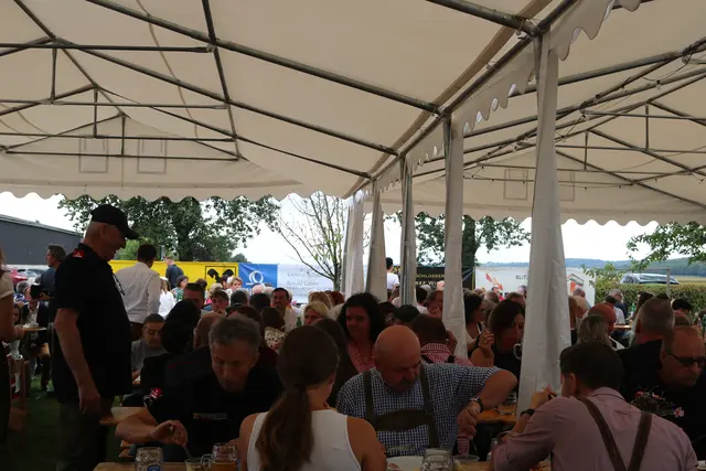 Zahlreiche Besucherinnen und Besucher strömten zum Kirtag der Feuerwehr Deutsch Schützen. | Foto: Jana Gollacz
