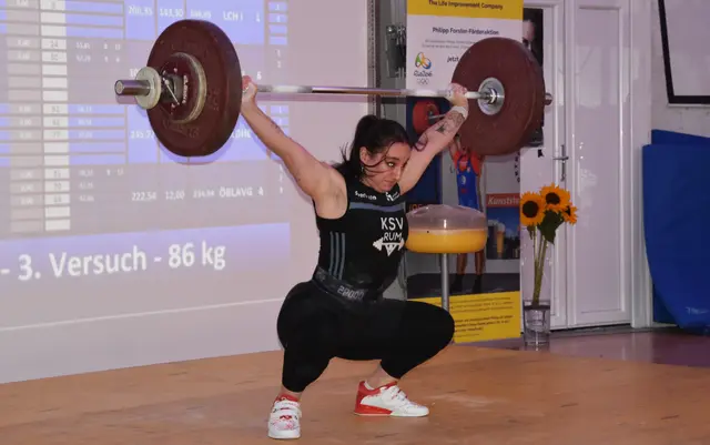 Victoria Steiner (KSV Rum) mit 86 kg im Reißen.

Foto: Conny Högg
