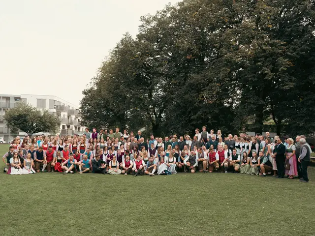 Zahlreiche Mitglieder, Ehrengäste und Vertreterinnen und Vertreter aus Politik und Gesellschaft folgten der Einladung | Foto: Samir Ikhlef und Volkan Saracoglu