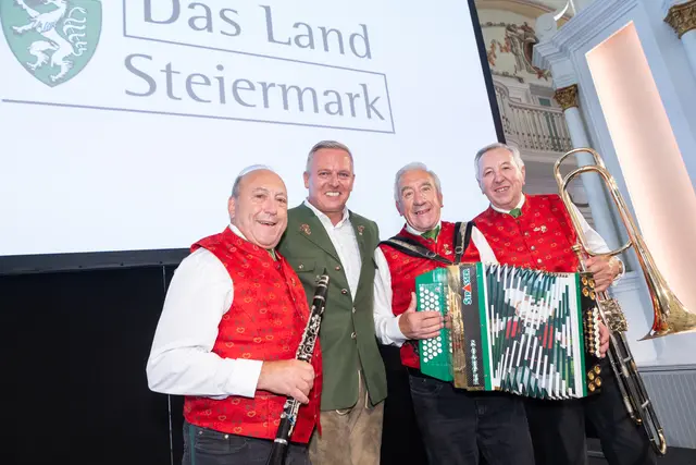 Landeshauptmann Mario Kunasek begrüßte die Stoakogler in der Aula der Alten Universität. | Foto: Jorj Konstantinov