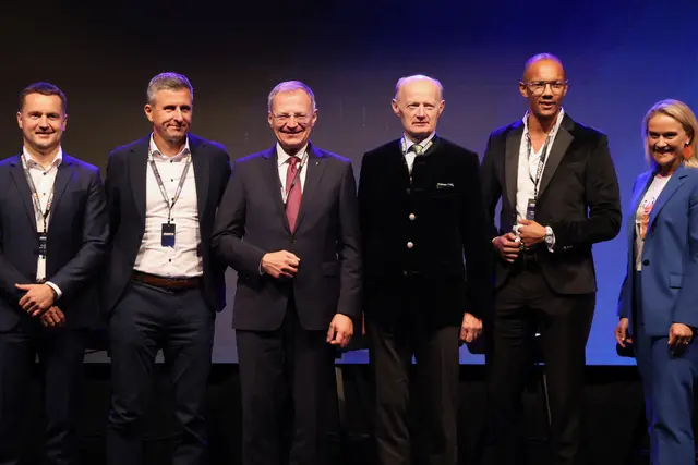 Markus Gerschberger,  Michael Wolf, Thomas Stelzer, Franz Gasselsberger, Marius Aigner und Kati Hochhold (v.l.) waren beim „Powerday“ in Haag dabei.  | Foto: MeinBezirk