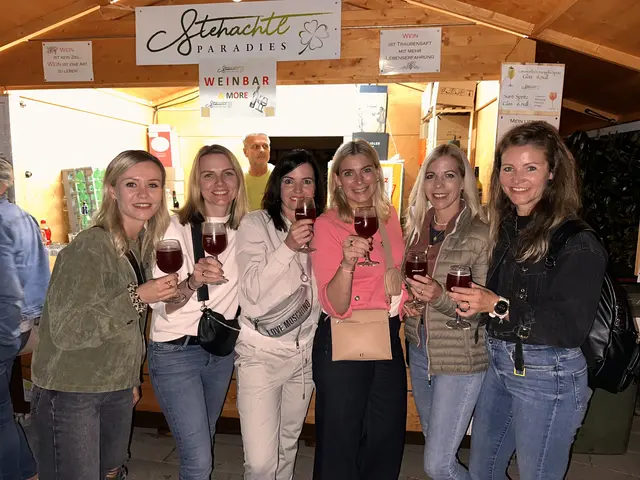 Das Herbst-und Trachtenfest überzeugte die Besucherinnen und Besucher mit abwechslungsreichen Programmpunkten, Sturm und kulinarischen Köstlichkeiten aus der Region.  | Foto: Lisa Stöckl