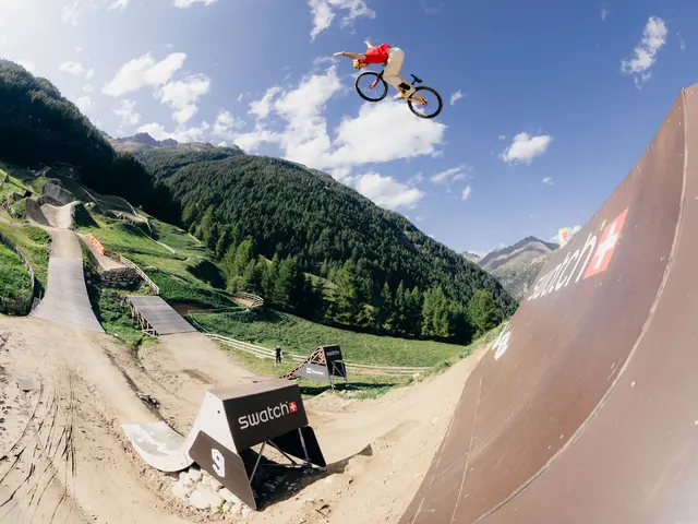 Einzigartige Aussichten auf den zwei Hektar großen Dirt District gab's für die Athleten. | Foto: Swatch Nines/Mautner