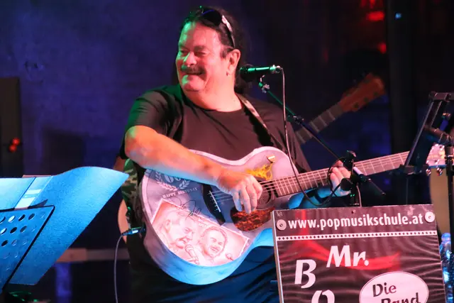 Christian Kernbichler konnte seinen Freund Wolfgang Ambros wieder einmal zu einem Konzert in Stegersbach überreden. | Foto: Martin Wurglits