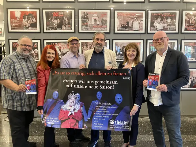 von links: MIchael Wilczek (AK NÖ), Christina Saginth Schauspielerin, Vizebürgermeister Rainer Praschak, Intendant Bruno Max, Bürgermeisterin Silvia Drechsler, Kulturstadtrat Stephan Schimanowa | Foto: Stockmann