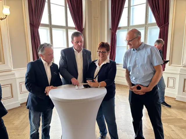 Lange Gesichter bei Josef Steinkellner (2. v.l.) und der ÖVP, Gemeinderat Reinhard Stückler hat mit dem Ergebnis gerechnet.