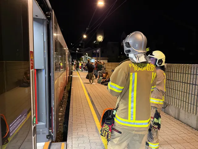 Von der Zugunterbrechung waren rund 150 bis 200 Fahrgäste betroffen, die ihre Fahrt mit einem nachfolgenden Zug fortsetzten.  | Foto: zoom.tirol