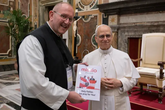 Pater Karl Wallner (re.) bei Papst Leo XVI. im Vatikan. | Foto:  Vatican Media