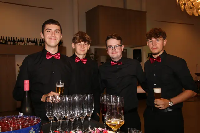 die Jugend hinter der Bar, David, Fabian, Marc und Philliph 