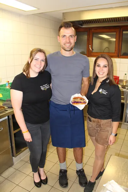 Laura, Bernhard und Steffi kümmerten sich ums leibliche Wohl.