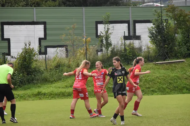 Führungstreffer: Jasmin Dorfmeister und Sophie Sassy jubeln. | Foto: Michael Strini