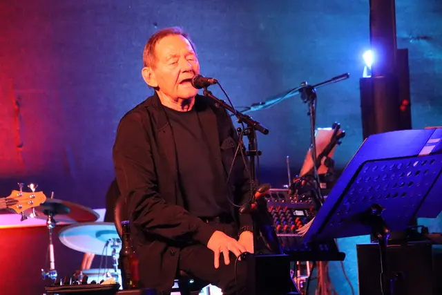 Wolfgang Ambros, Ahnvater des Austropop, brachte alle seine Hits mit nach Stegersbach. | Foto: Martin Wurglits