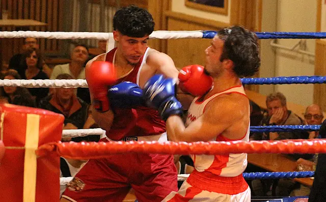 Kadir Karayün (li.) gegen Ömer Genc (re.) | Foto: Schwaighofer