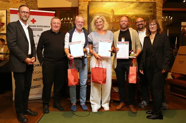 Sieger der Sonderwertungen: Hermann Mick (GC Linz - St. Florian) war "Nearest to the Pin", Karin Janecek (Linzer GC Luftenberg) und Christian Salomon (GC Mühlviertel St. Oswald - Freistadt) sicherten sich den "Logest Drive". | Foto: Eckhart Herbe