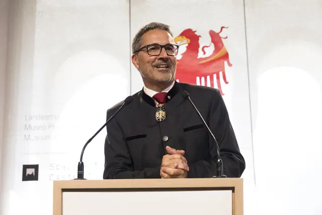 LH Arno Kompatscher betonte das Engagement der Geehrten: „Ihre Verdienste sind ein Vorbild für unsere Gesellschaft und ein starkes Zeichen für Solidarität und Zusammenhalt über Grenzen hinweg.“ | Foto: Land Tirol/Sedlak