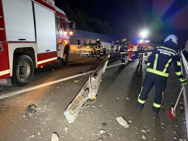 Der Lenker konnte sich selbstständig befreien. | Foto: ZOOM.TIROL