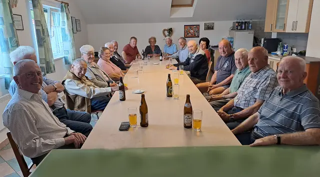 Beim Siedlerverein erinnerte man sich gemeinsam an vergangene Zeiten. | Foto: Spanring