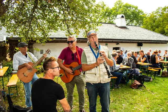 Die Djangos begeisterten mit Swing aus den 20er- und 30er-Jahren, Klezmer und Rock'n Roll, sowie Klezmer Musik.  | Foto: Robert Cupak