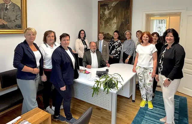 Das Team des Notariats Gerfried Frizberg begrüßt seine Klienten im neuen Empfangsbereich. | Foto: MeinBezirk/PeterJ