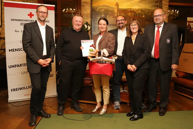 Eine "Heimische" als Turniersiegerin: Sabine Steiner vom GC LInz Luftenberg. Herrenchampion Manuel Leitner (GC Dilly) war zur Siegerehrung terminlich verhindert. | Foto: Eckhart Herbe