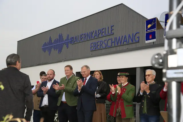 Landeshauptmann Thomas Stelzer bei der Eröffnung des neuen Musikheimes der Bauernkapelle Eberschwang. | Foto: Foto Thomas Fischer