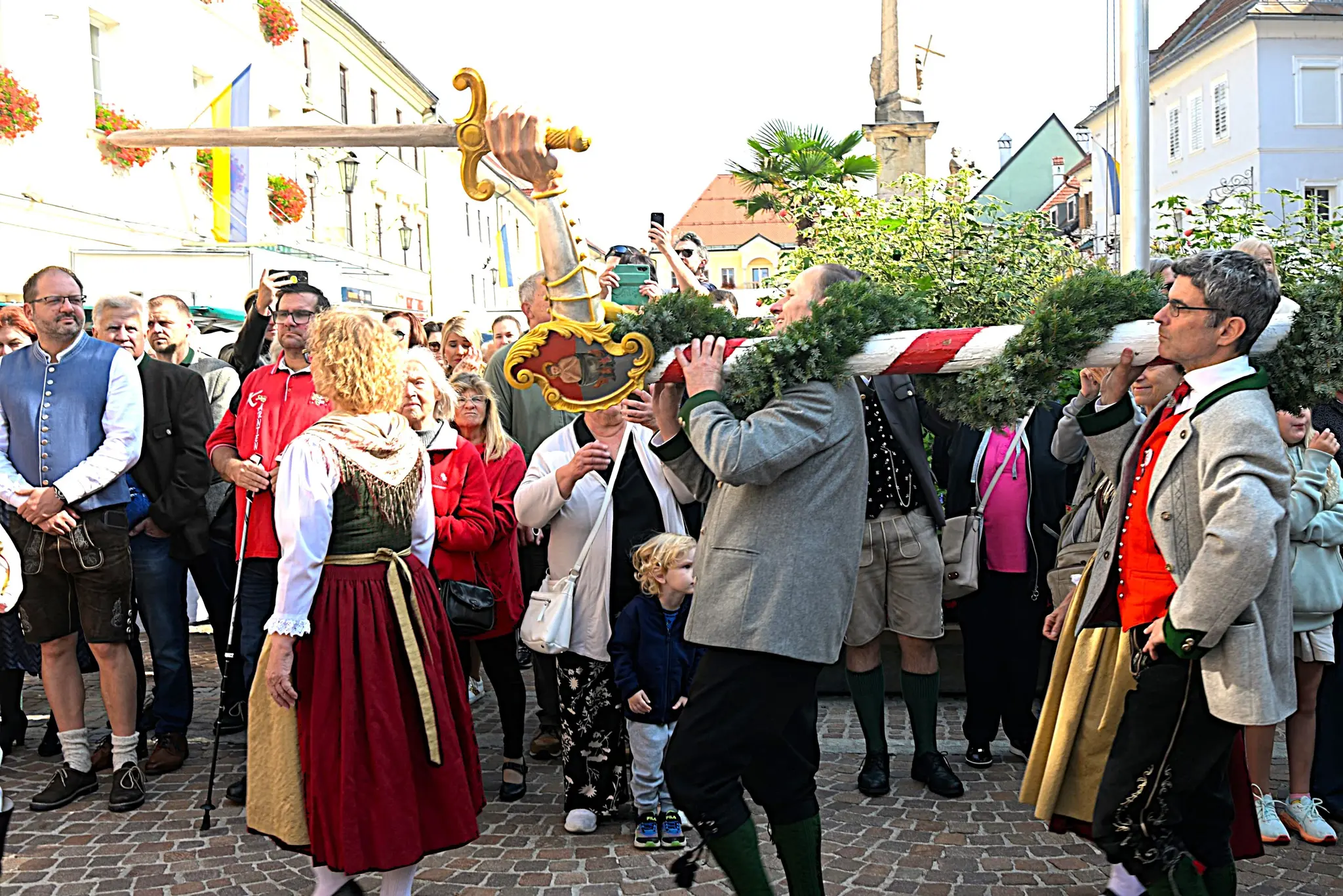 Festlicher-Auftakt-am-Hauptplatz