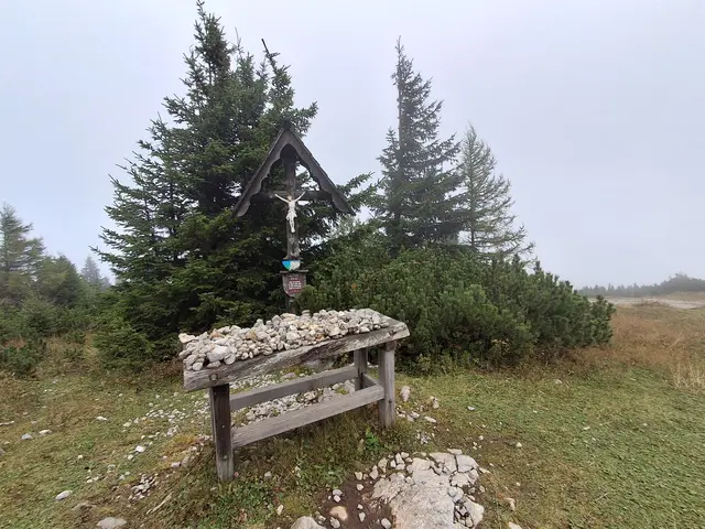 Beim Gatterlkreuz habe ich ein paar der Steine zu Türmchen geschlichtet und bin dann ..