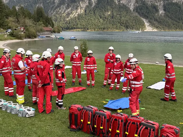 Draußen am See stand ein Schiff in Brand, am Ufer wurde alles für die Versorgung der Passagiere vorbereitet. | Foto: MeinBezirk/Günther Reichel