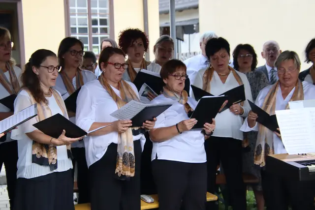 Musikalisch begleitet wurde die Festmesse vom Singkreis Gerersdorf und dem Kirchenchor Rehgraben unter der Leitung von Franz Stangl. | Foto: Martin Wurglits