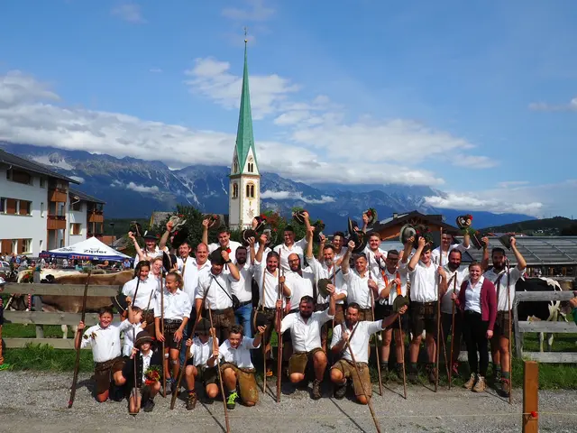 Beim Almabtrieb in Mutters gibts immer Grund zum Feiern.  | Foto: Alisa Peer