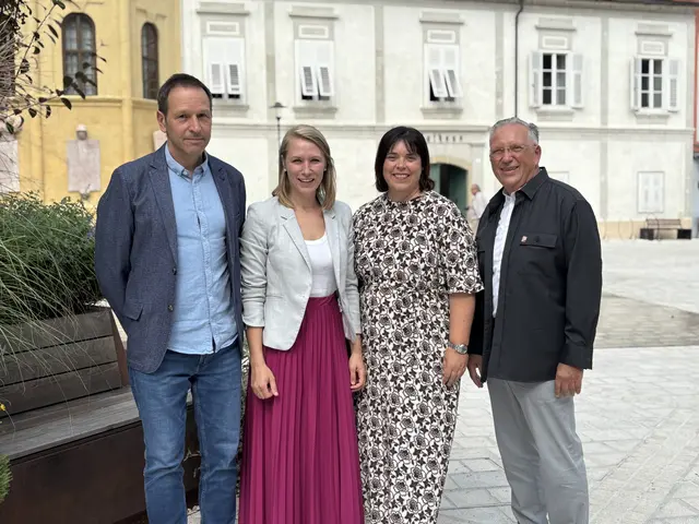Dir. Josef Maßwohl und Vizebgm. Julia Paar, NAbg. Agnes Totter und Bgm. Karl Lautner | Foto: MeinBezirk/Gerda Sammer-Schmidt