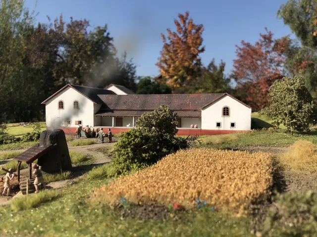 Das Modell der Römervilla im Haus der Kultur wird im Video auf AtterCulture vom Archäologen Stefan Traxler erklärt. | Foto: AtterCulture